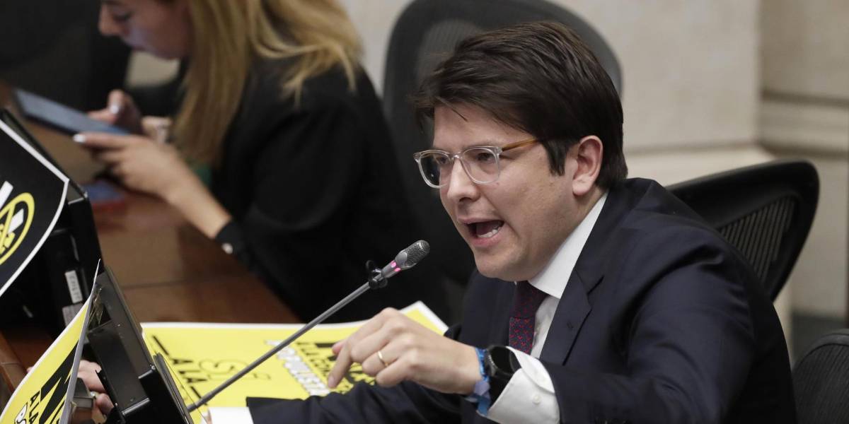 Colombia | El senador Uribe Turbay está en condición extremadamente crítica tras nueva cirugía