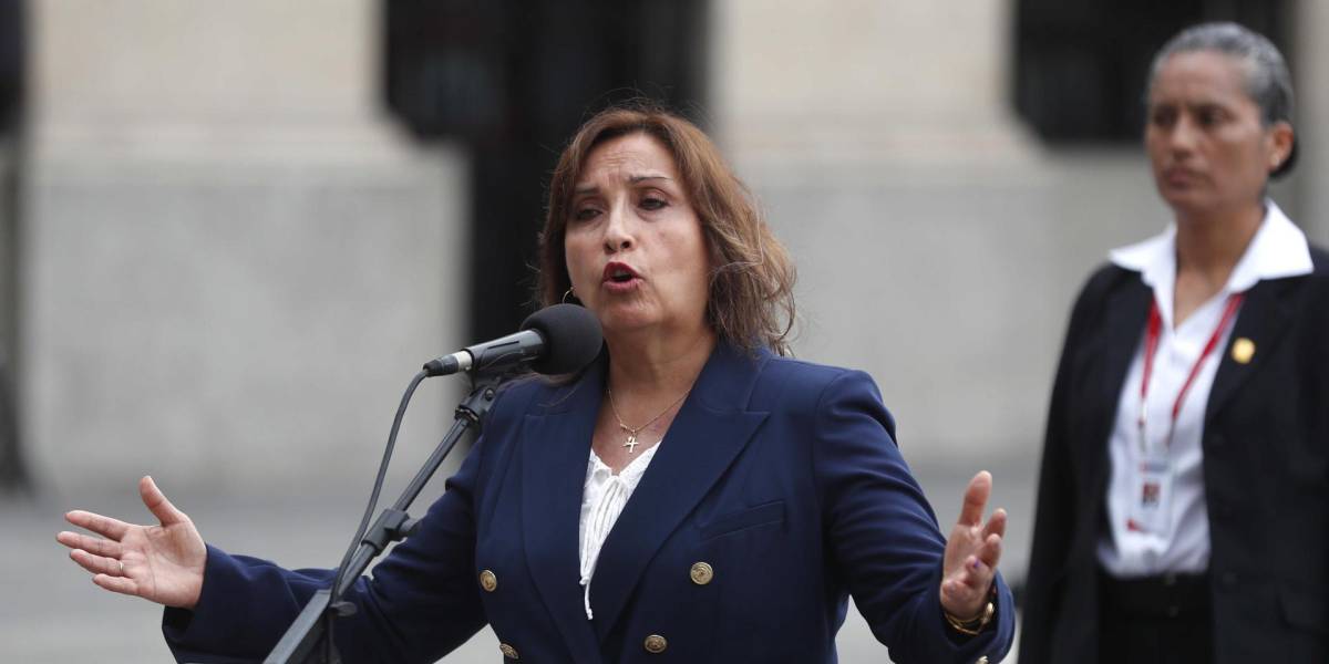 Perú: Dina Boluarte propone adelantar elecciones a abril de 2024