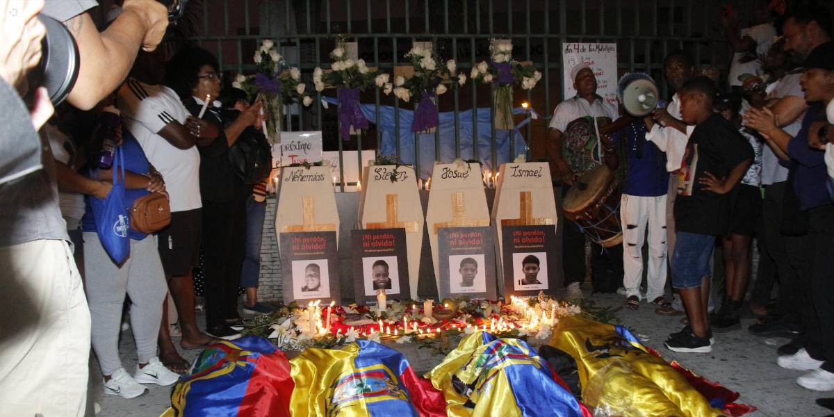 En memoria de los 4 niños de Las Malvinas, quienes fueron desaparecidos y luego asesinados.