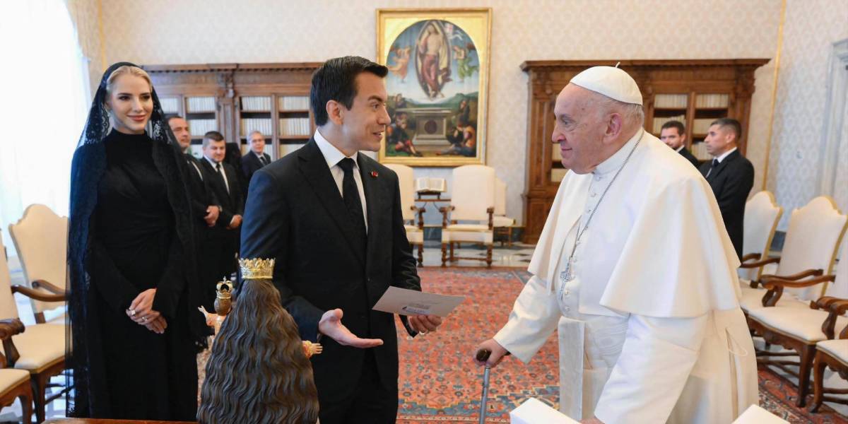 Daniel Noboa y Lavinia Valbonesi visitaron al papa Francisco, este 13 de mayo