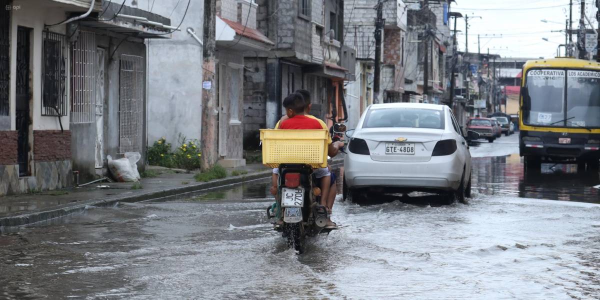 Alta radiación durante el día; noches calurosas y lluvias en Guayaquil: ¿qué pasa con el clima?