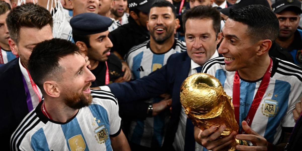 Rosario celebra a sus hijos dilectos, Messi y Di María