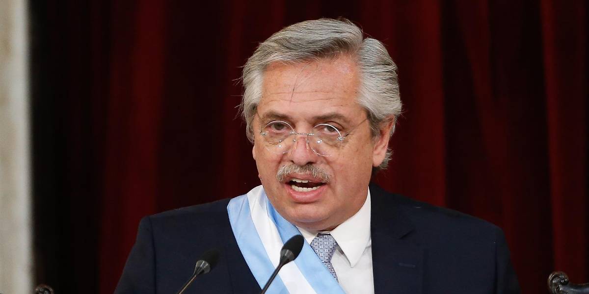 Presidente de Argentina genera polémica por frase dicha durante un evento oficial