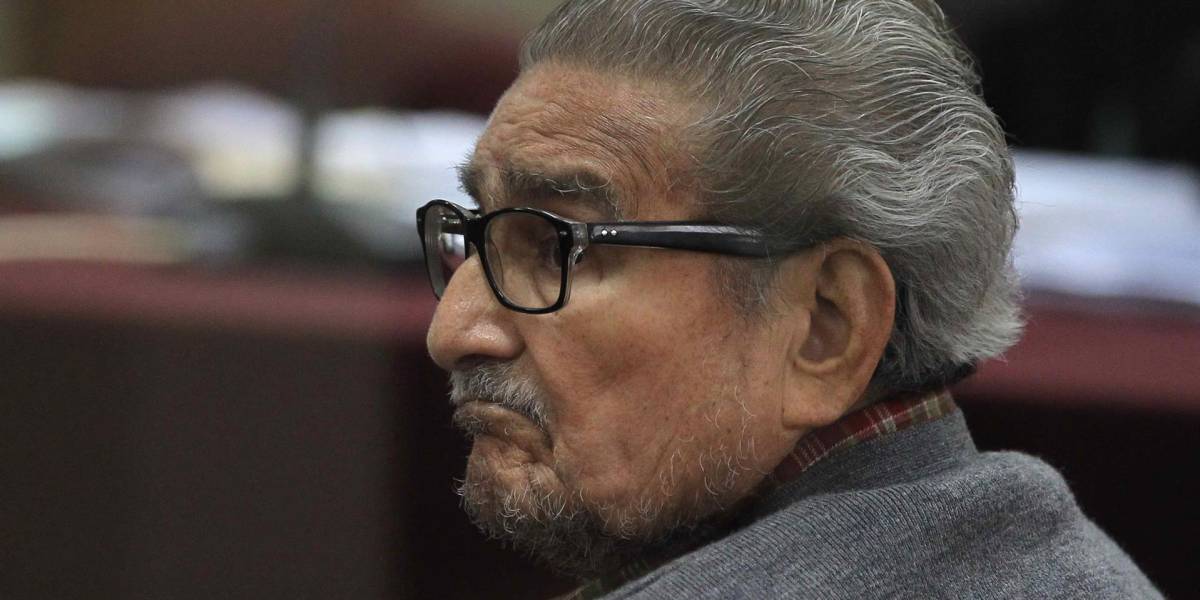 Homenajes a Abimael Guzmán serán considerados apología al terrorismo en Perú