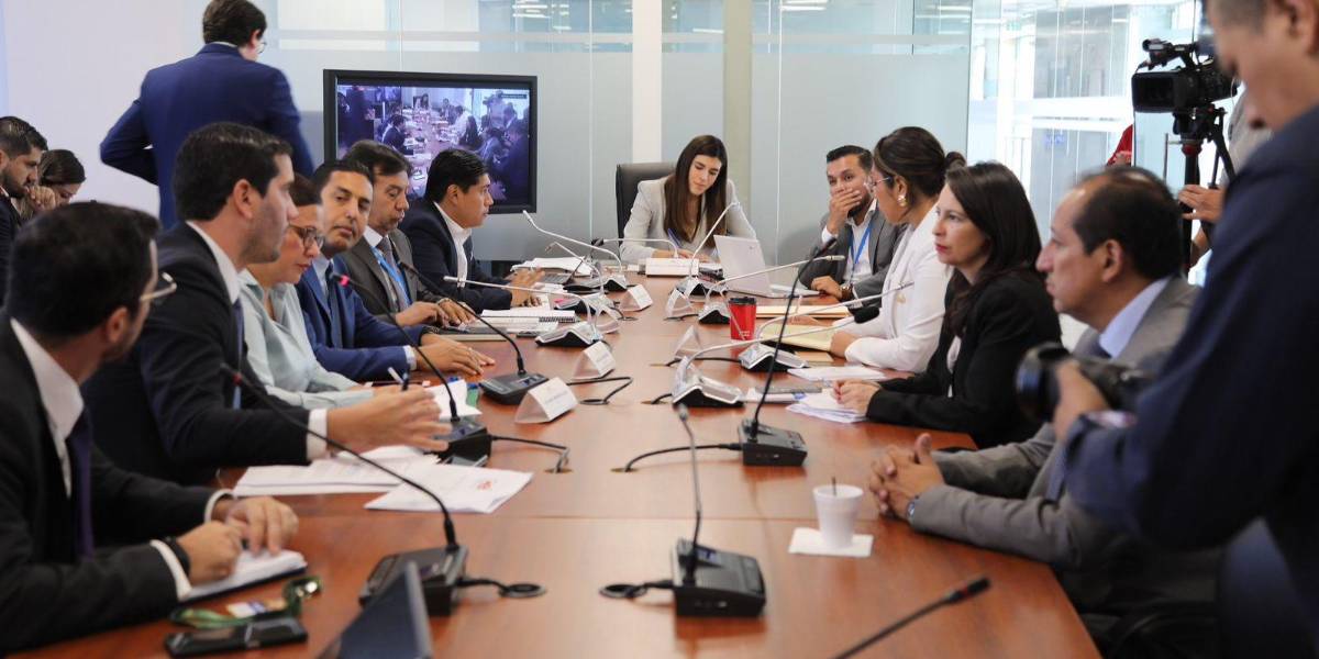 En la Asamblea se barajan otras opciones para evitar el alza del IVA, algunas inconstitucionales