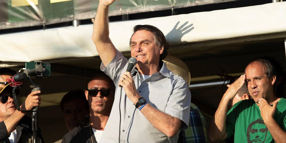 Jair Bolsonaro y 7 mandatarios más estarían en posesión de Guillermo Lasso
