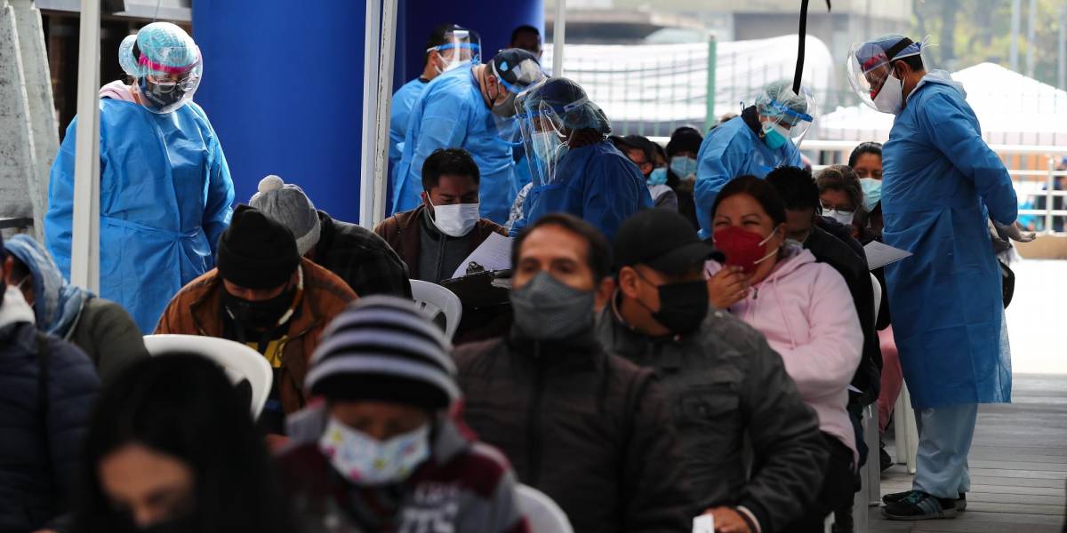 Médicos discrepan con el Gobierno sobre descenso de contagios de COVID-19 en Ecuador