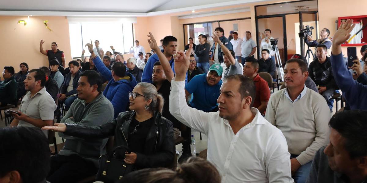 Transportistas de Pichincha paralizarán el servicio por el alza del diésel