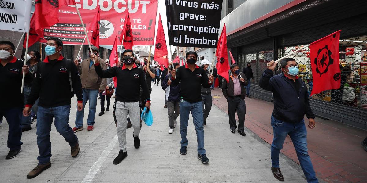 Un millar de manifestantes marchan en Quito en protesta contra Lasso