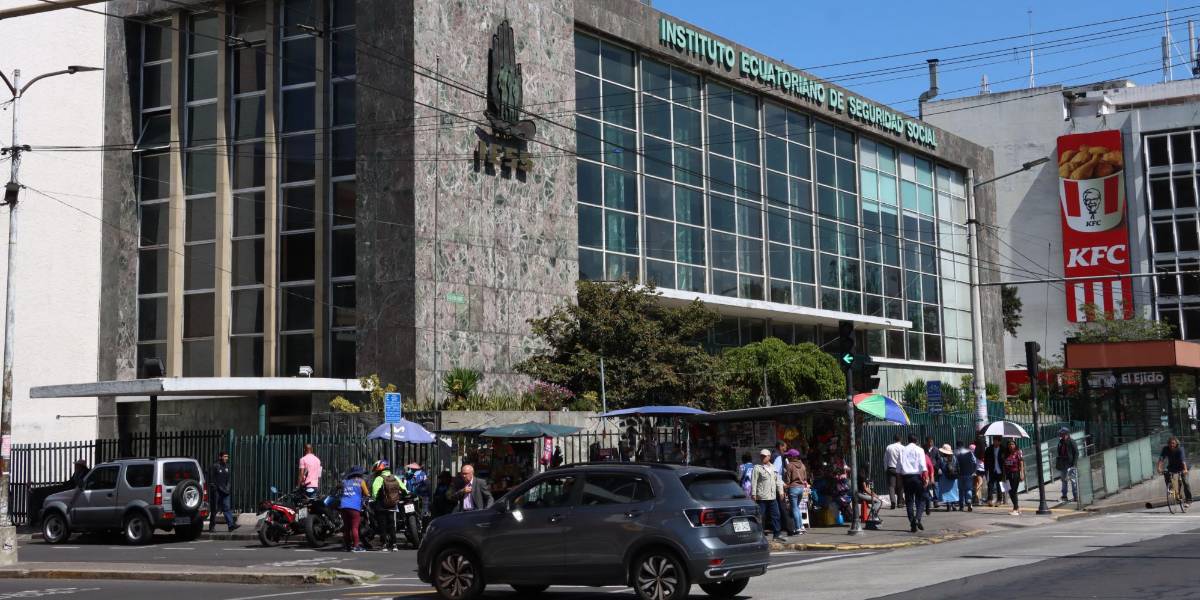 IESS: ¿Cómo jubilarse si está viviendo fuera del país?