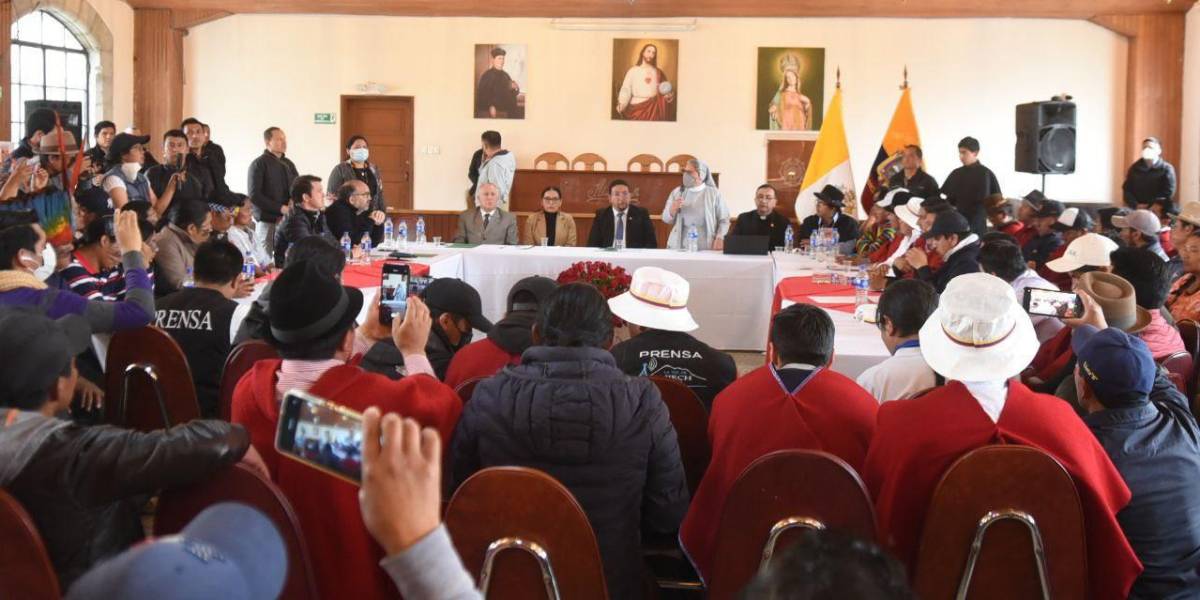 Diálogo entre Gobierno y Conaie, que se centra en combustibles, se retomará este martes