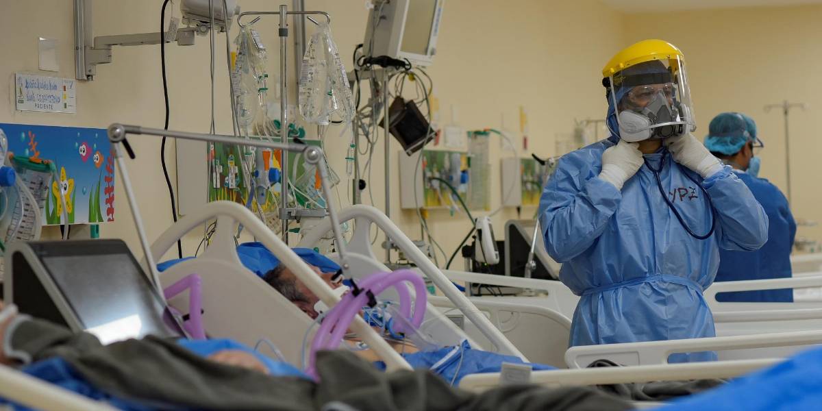 Ecuador vive una semana crítica para rebajar el aumento de COVID-19 de 300%