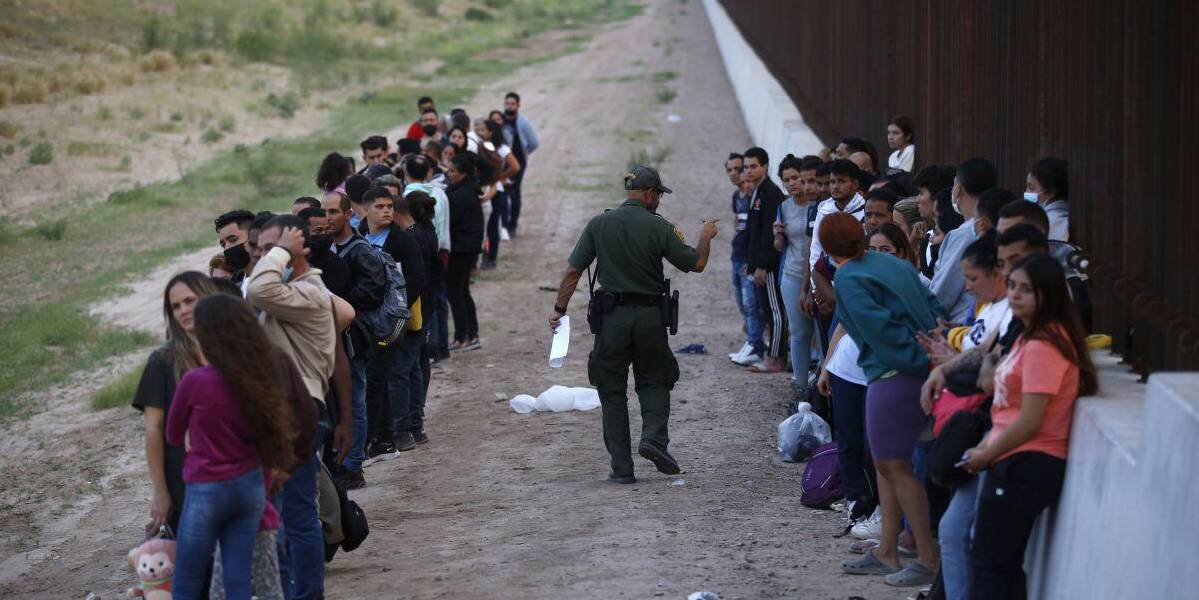 Según Estados Unidos, hay menos migrantes cruzando ilegalmente la frontera con México