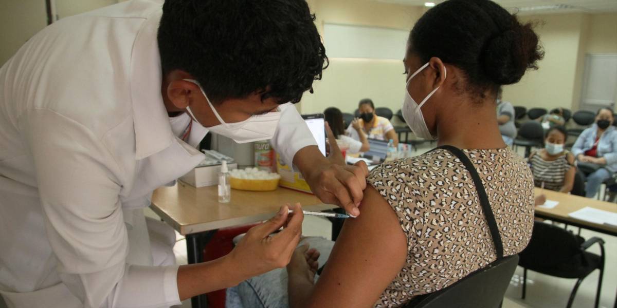 Inició el proceso de vacunación para quienes cumplieron 5 meses desde la segunda dosis