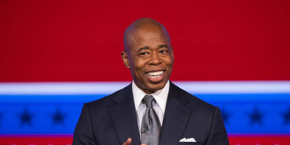 El ex policía Eric Adams fue elegido como el nuevo alcalde de Nueva York