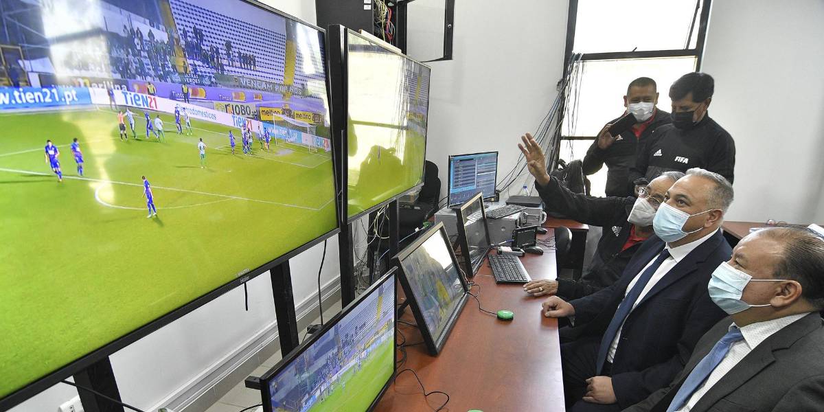 Escándalo en el fútbol de Bolivia: el VAR amañado, apuestas de jugadores y árbitros sobornados