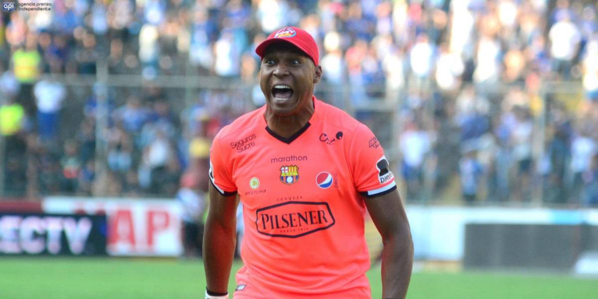 Máximo Banguera cuestiona a De Arruabarrena: Un arquero de equipo grande no puede recibir tantos goles