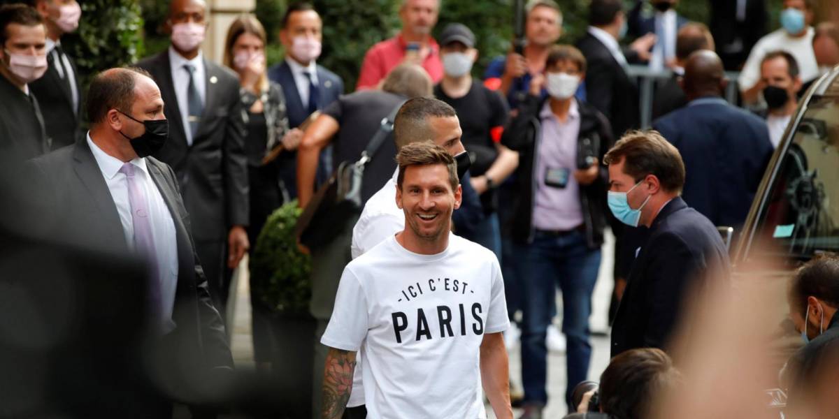 Messi pasa la revisión médica y visita el estadio del PSG