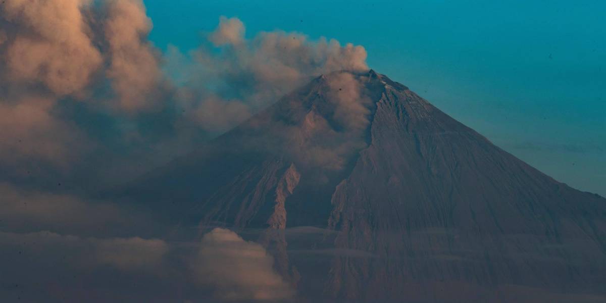Geofísico alerta la posible caída de ceniza del volcán Sangay en tres provincias de Ecuador
