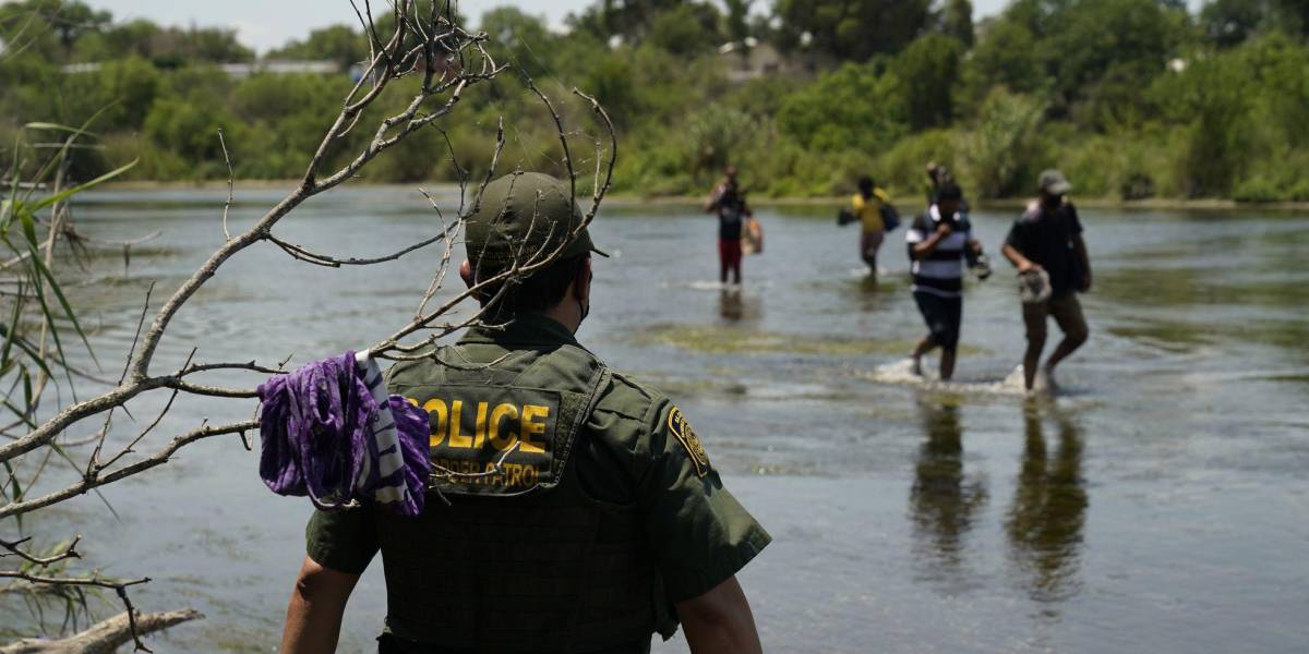 Cae número de ecuatorianos en frontera EEUU, tras altas cifras en los últimos meses