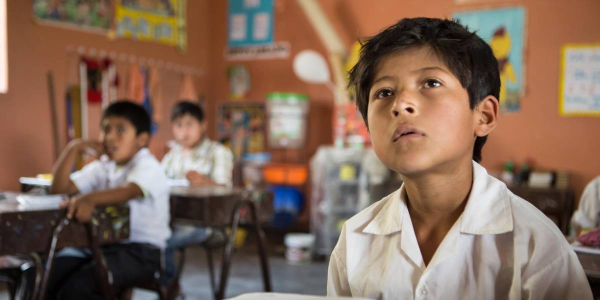 Perú declara en emergencia la educación pública, con aulas vacías desde 2019