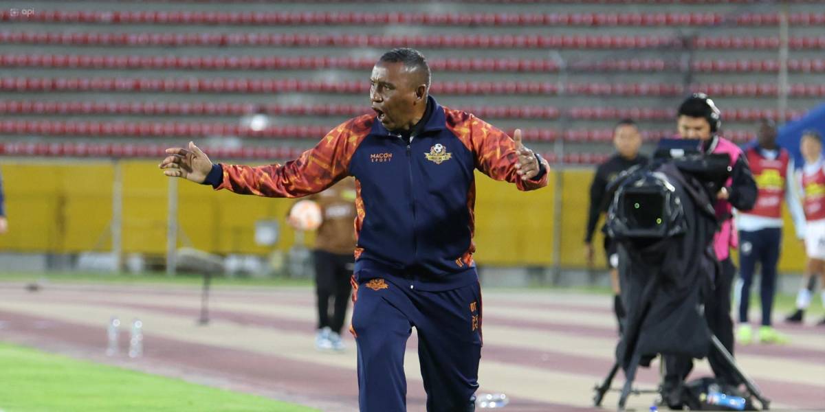 Pechón León no seguirá siendo entrenador de Libertad de Loja para el 2026