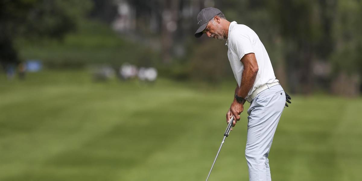 Exfutbolista Gabriel Batistuta participa en el torneo ProAm del Abierto de golf en Quito