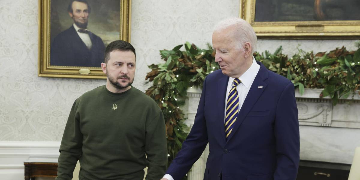 Biden pide paz para Ucrania y Zelenski recuerda que la guerra no ha terminado