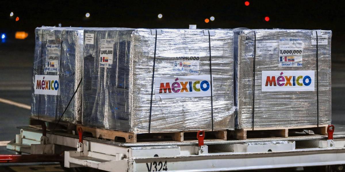 Ecuador recibe un millón de vacunas contra el COVID-19 donadas por México