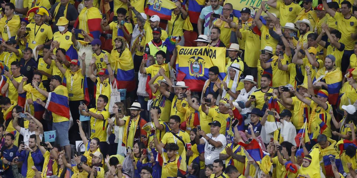 Hinchas de Ecuador en el partido inaugural del Mundial: ¡Queremos cerveza!, ¡queremos cerveza!