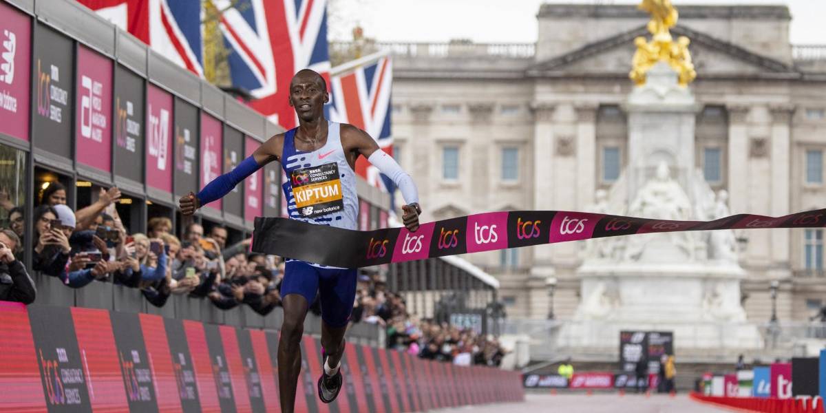 Kelvin Kiptum, poseedor del récord mundial de maratón, falleció en accidente de tránsito