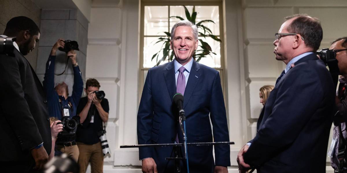 Kevin McCarthy, primer Presidente de la Cámara de Representantes del Congreso de los Estados Unidos, es destituido