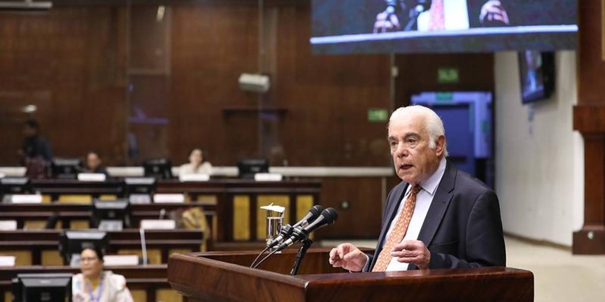 El juicio político a Fernando Santos Alvite se retoma el martes 30 de abril