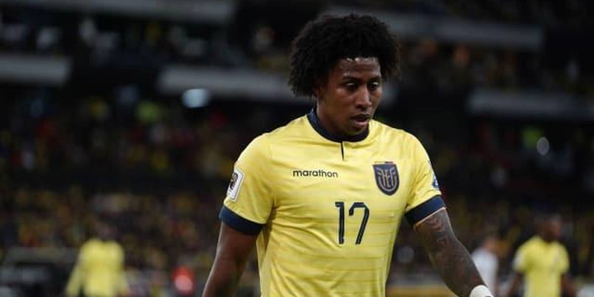 ¿Ángelo Preciado discutió con Beccacece tras ser reemplazado en el primer tiempo?