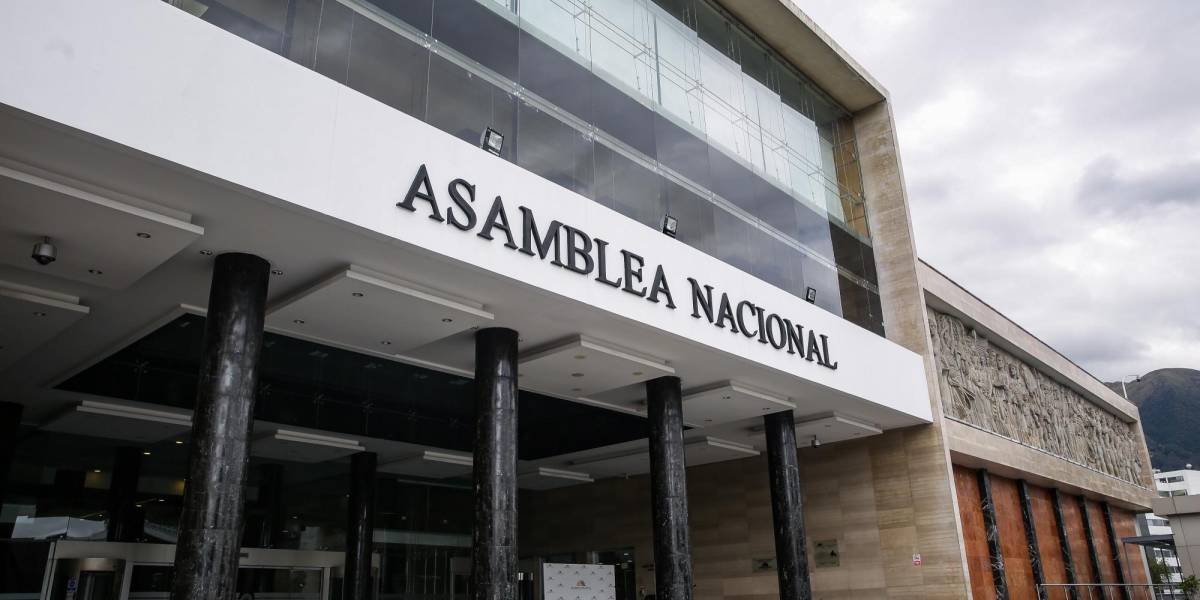 Estos son los asambleístas que pagaron USD 52 mil en multas por ausencias o retrasos