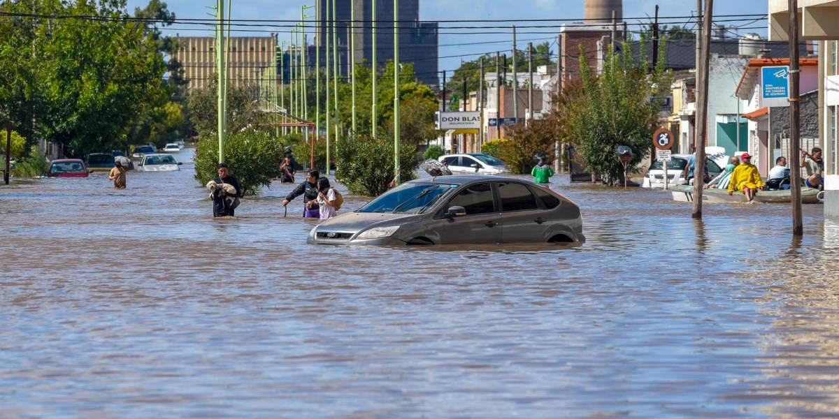 Milei anuncia ayuda de USD 184 millones para la reconstrucción de Bahía Blanca