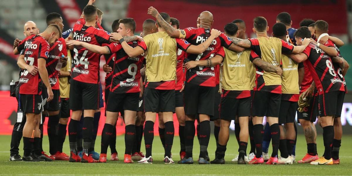 El Paranaense remonta, elimina a Liga de Quito y avanza a la semifinal