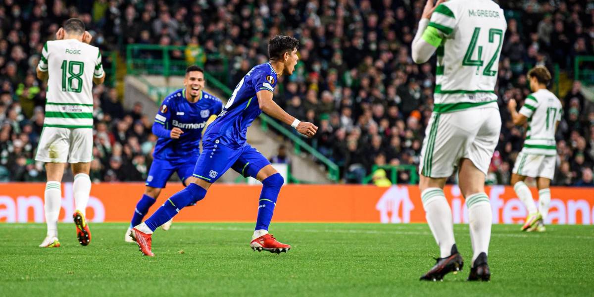 Piero Hincapié anota su primer gol con el Bayer Leverkusen
