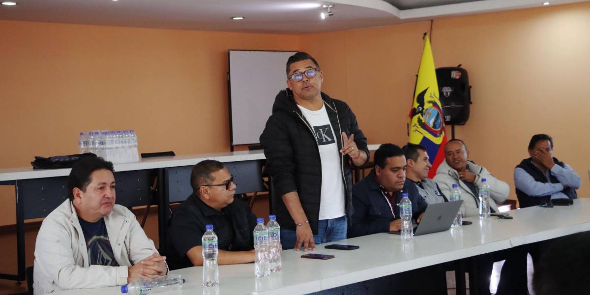 Transportistas, en sesión permanente tras el alza del diésel