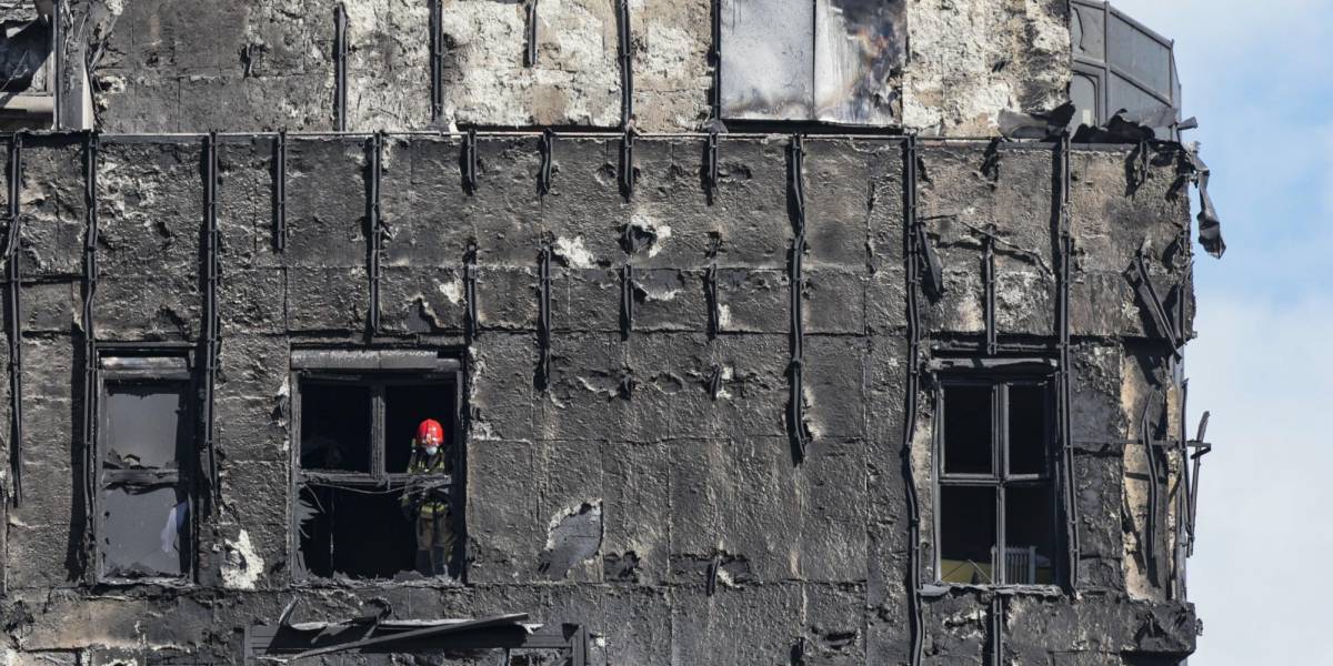 España: al menos 10 muertos en incendio de edificio en Valencia; la búsqueda de desaparecidos continúa