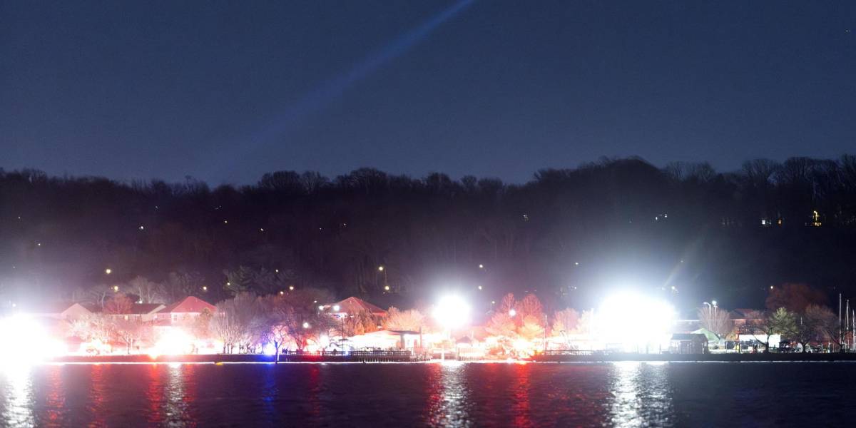 Ecuador se solidariza con EE.UU. por el accidente aéreo en Washington