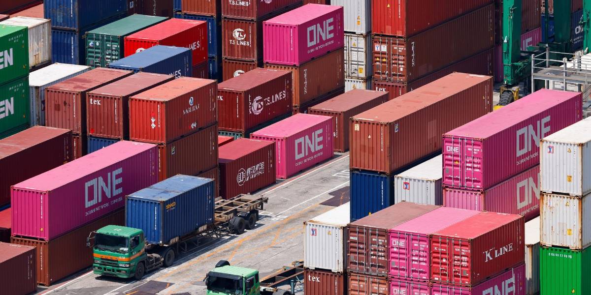 Los productos ecuatorianos pagan hasta el 30 % de aranceles tras el alza dispuesta por Trump