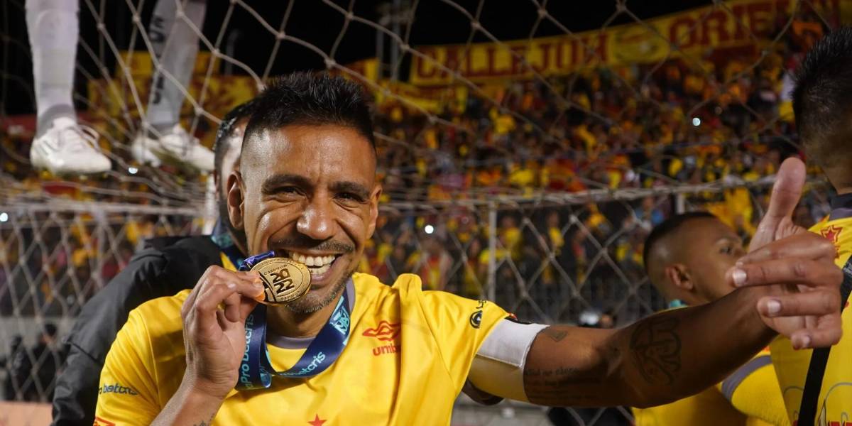 Víctor Figueroa, el excapitán de Aucas, también toca guitarra y canta