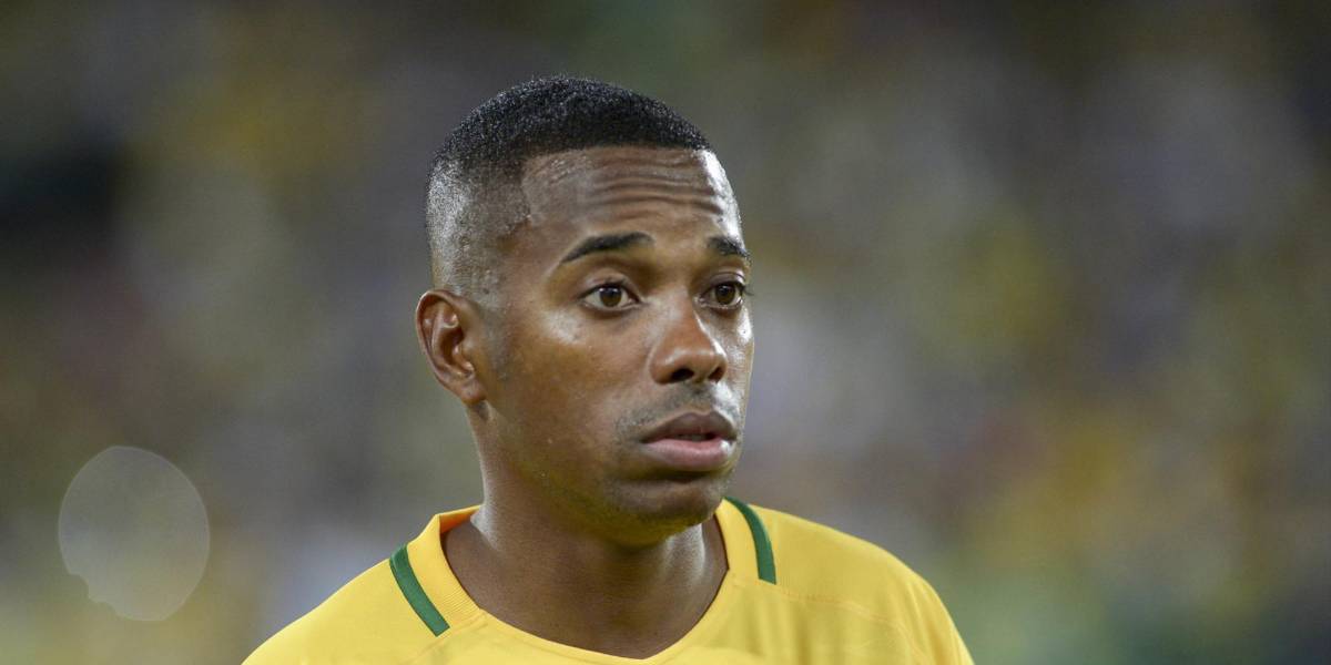 Abogado de Robinho afirma que cumplirá su condena por agresión sexual en Brasil