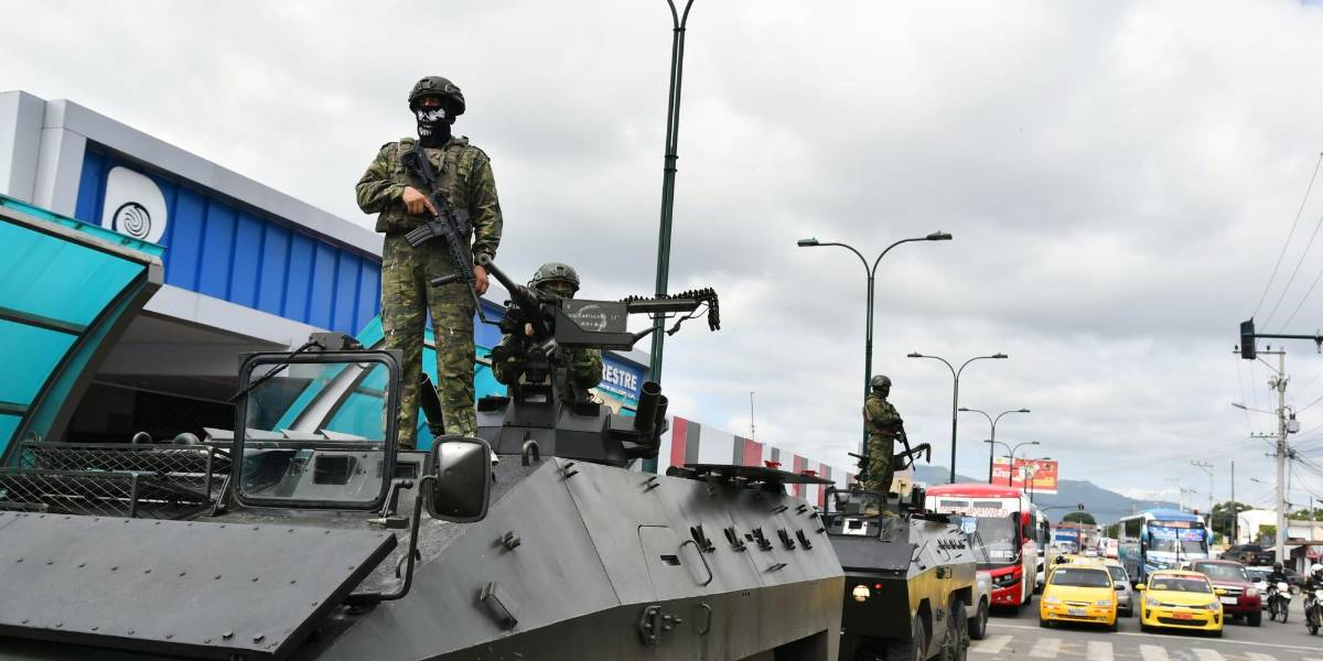 Más de USD 173 000 se han incautado de grupos delictivos en un mes del conflicto armado interno