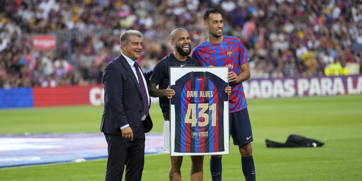 El FC Barcelona y el Camp Nou le rindieron homenaje al Dani Alves