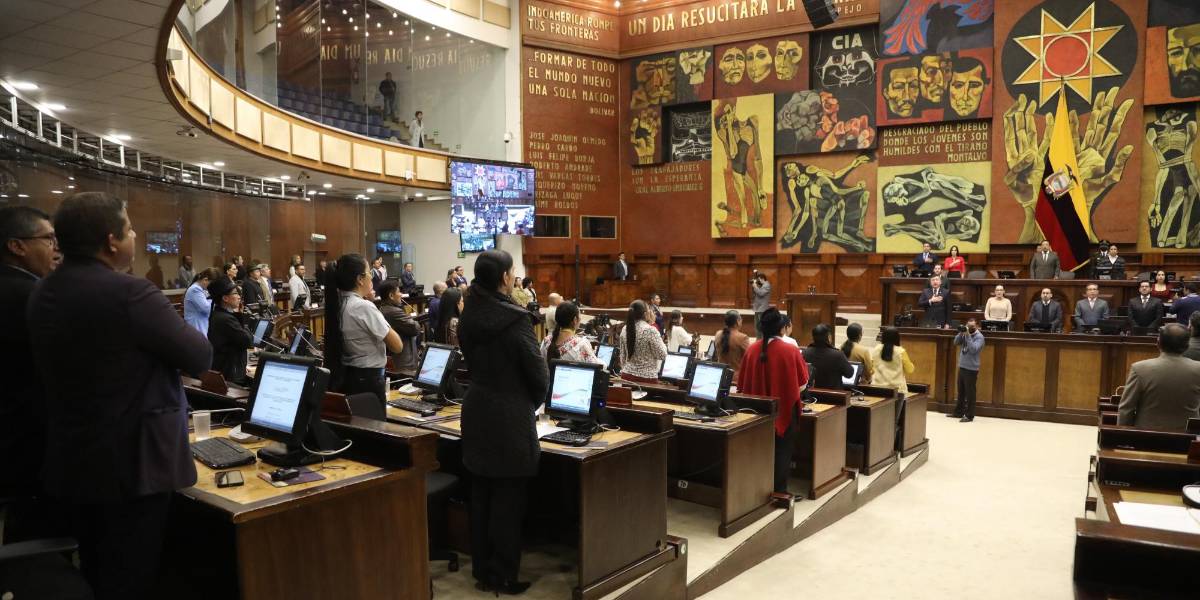 Noboa veta parcialmente la Ley reformatoria de Transporte Terrestre, Tránsito y Seguridad Vial