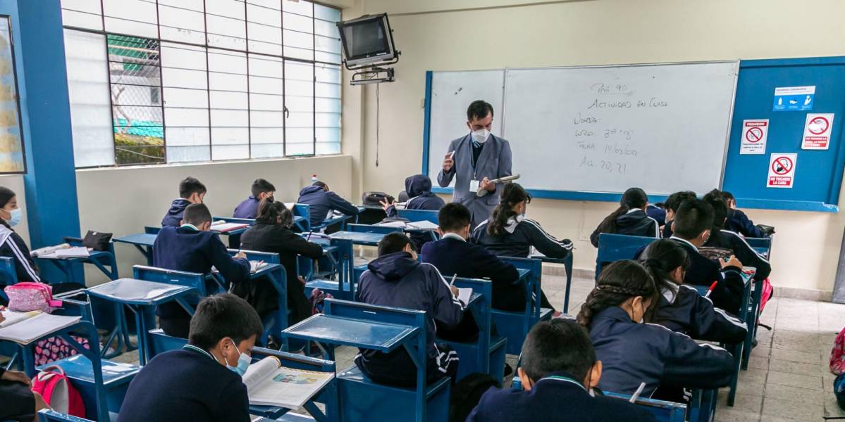 Día del Maestro: ¿cuánto gana y qué se necesita para ser docente en Ecuador?