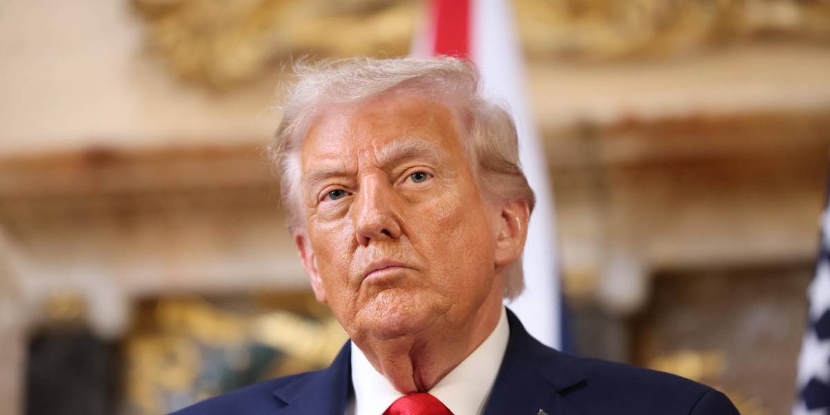 Trump amenaza con quitar permisos de emisión a los canales de TV que lo critiquen