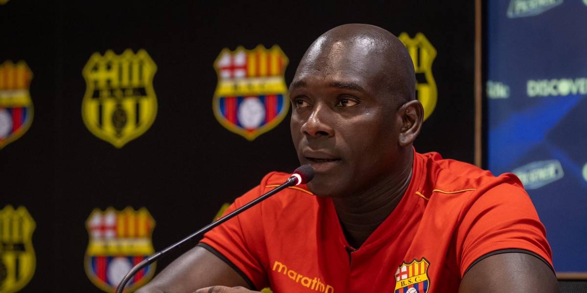 (VIDEO) Así es la discreta vestimenta de Segundo Castillo para el Universitario vs. Barcelona SC en la Copa Libertadores